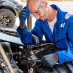 Szanuj swoje stare auto. Naprawa nowego wpędzi cię w długi