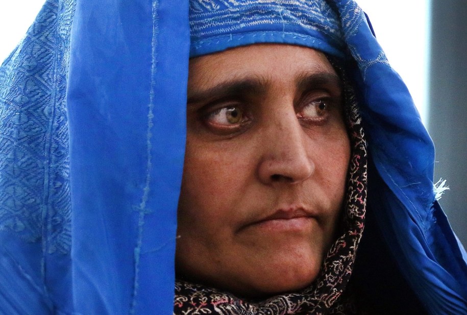 Szarbat Gula w 2016 roku /HEDAYATULLAH AMID /PAP/EPA
