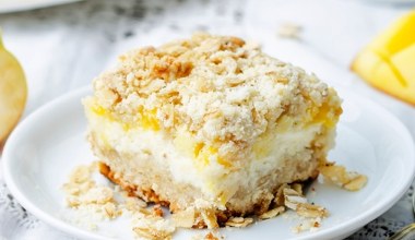 Szarlotkowy sernik na jesienny deser. Goście zawsze pytają o przepis