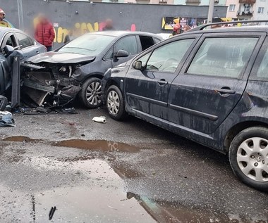 Szarża pijanego kierowcy zakończona rozbiciem... jedenastu samochodów