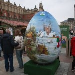 Szaszłyk za 85 zł, ogórek za 5 zł. Jarmark wielkanocny w Krakowie wystartował