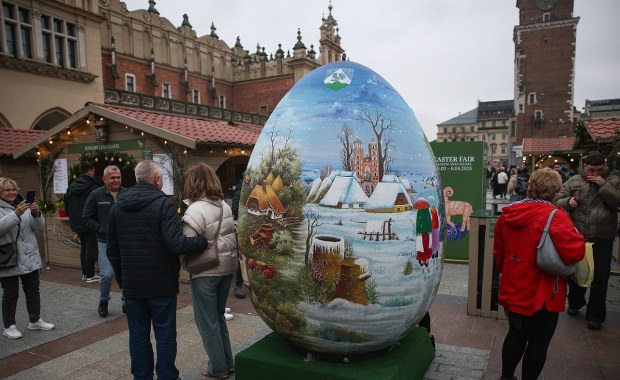 Szaszłyk za 85 zł, ogórek za 5 zł. Jarmark wielkanocny w Krakowie wystartował