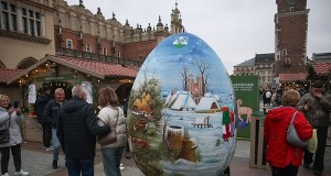 Szaszłyk za 85 zł, ogórek za 5 zł. Jarmark wielkanocny w Krakowie wystartował