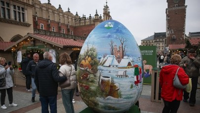 Szaszłyk za 85 zł, ogórek za 5 zł. Jarmark wielkanocny w Krakowie wystartował