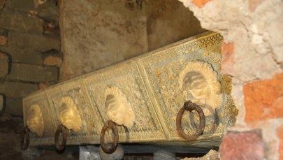 Szczątki 38 osób w krypcie katedry. Tajemnicze odkrycie w Świdnicy