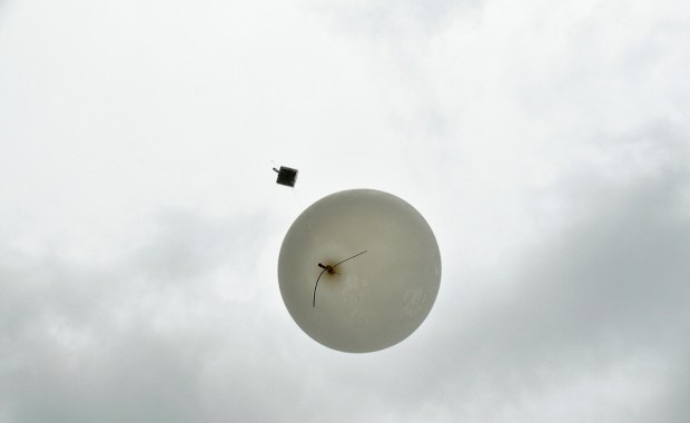 Szczątki balonu meteorologicznego znalezione w Warmińsko-Mazurskiem