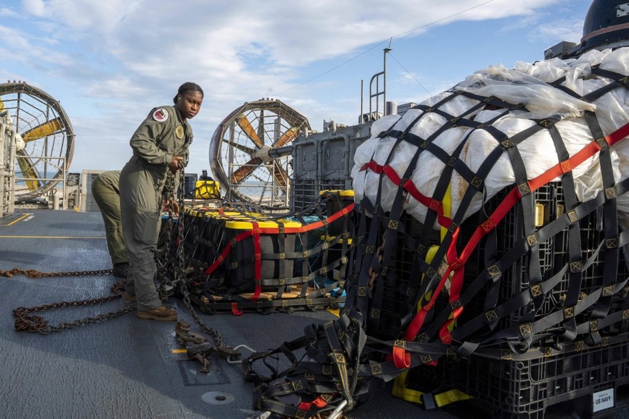 Szczątki chińskiego balonu zestrzelonego nad USA /U.S. Navy/Mass Communication Specialist 1st Class Ryan SeelbachU.S. Navy/Mass Communication Specialist 1st Class Ryan Seelbach /PAP/Newscom