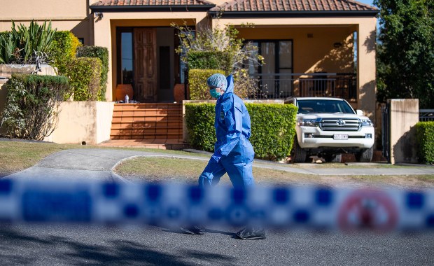 Szczątki dzieci w zlicytowanych walizkach. Namierzono matkę 