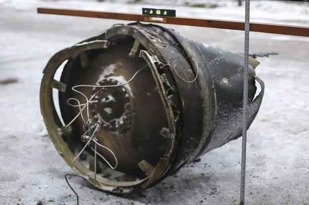 Szczątki pocisku, który 2 stycznia spadł na Charków; władze w Kijowie twierdzą, że to pozostałości północnokoreańskiego pocisku KN-23 /PAP/Newscom