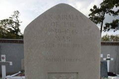 Szczątki polskiego pilota z czasów II WŚ znaleziono na cmentarzu we Francji