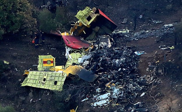 Szczątki rozbitego samolotu Canadair CL-215 /George Vitsaras /PAP/EPA