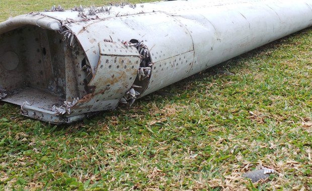 Szczątki samolotu odnalezione na Reunion dotarły do Paryża