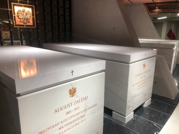 Szczątki trzech byłych polskich prezydentów na uchodźstwie spoczną w marmurowych sarkofagach /Michał Dobrołowicz /RMF FM