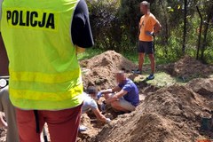 Szczątki trzech osób znaleziono na posesji pod Warszawą