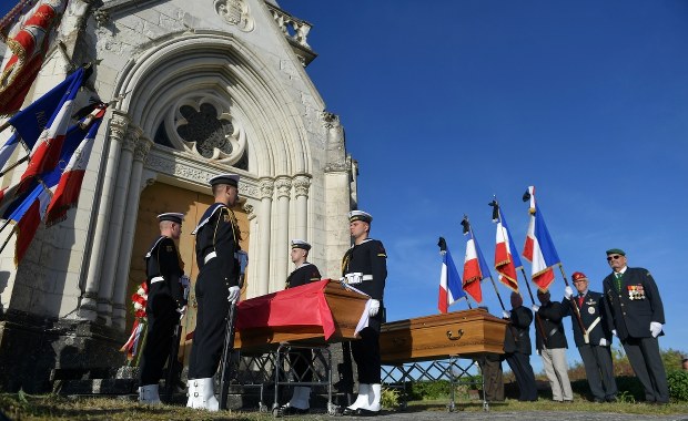 Szczątki wiceadmirała Józefa Unruga są sprowadzane do Polski