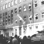 Szczecin 1970: Rewolta robotników - od protestów przeciwko podwyżkom do ataków na PZPR i milicję
