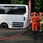 Szczecin: ​Autobus wpadł w potężną dziurę w jezdni