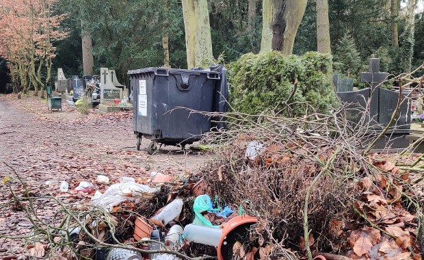 Szczecin: Nielegalne wysypiska na Cmentarzu Centralnym