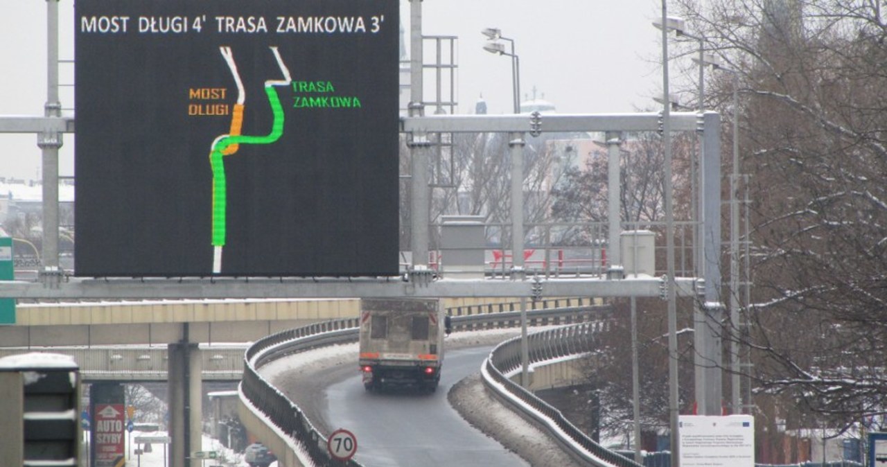Szczecin: Tablica, zamiast pomagać, wprowadza kierowców w błąd