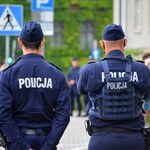 Szczecin. Zainteresowali się seniorką w lesie i pomogli jej wrócić do domu