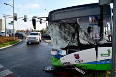 Szczecin: Zderzenie samochodu osobowego z autobusem