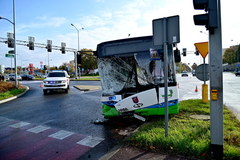 Szczecin: Zderzenie samochodu osobowego z autobusem