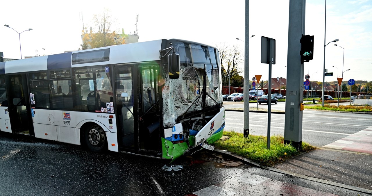 Szczecin: Zderzenie samochodu osobowego z autobusem