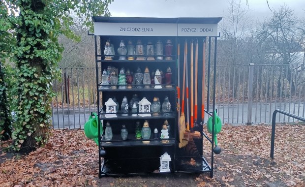 Szczecin: "Zniczodzielnia" stanęła na cmentarzu w Wielgowie