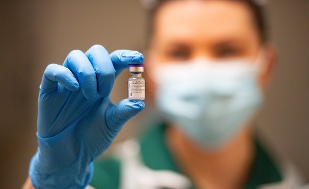 Szczepić 180 osób tygodniowo? NFZ likwiduje wymóg zaporowy dla ośrodków zdrowia 