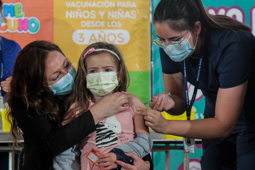 Szczepienia dzieci od 5 roku życia ruszają w przyszłym tygodniu /PAP/EPA/Marcelo Segura HANDOUT /PAP