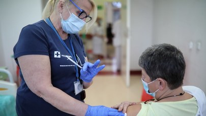 Szczepienia na Covid-19. Kto i kiedy, jak się zapisać? [PORADNIK]