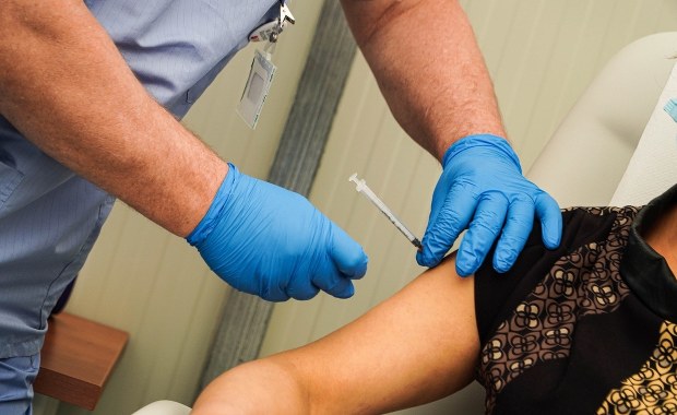 Szczepienia ozdrowieńców - znów zmiana strategii