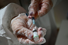 Szczepienia przeciw COVID-19. Chińska szczepionka będzie produkowana w Serbii  
