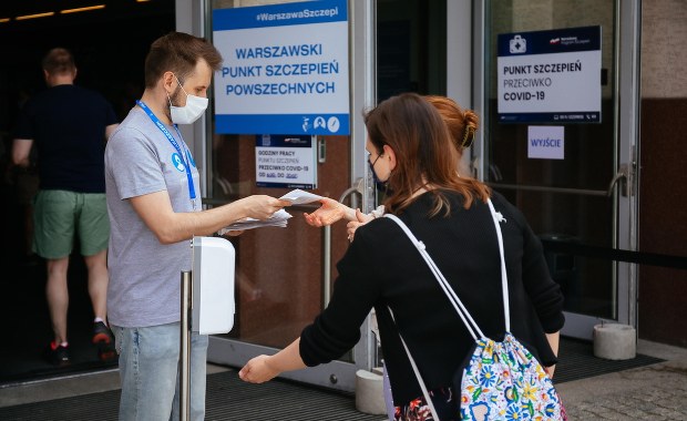 Szczepienia przeciw Covid-19. Do Polski dotarły kolejne dawki Moderny