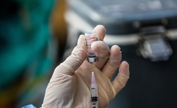 Szczepienia przeciw Covid-19 i przeciw grypie. Czy można je łączyć?