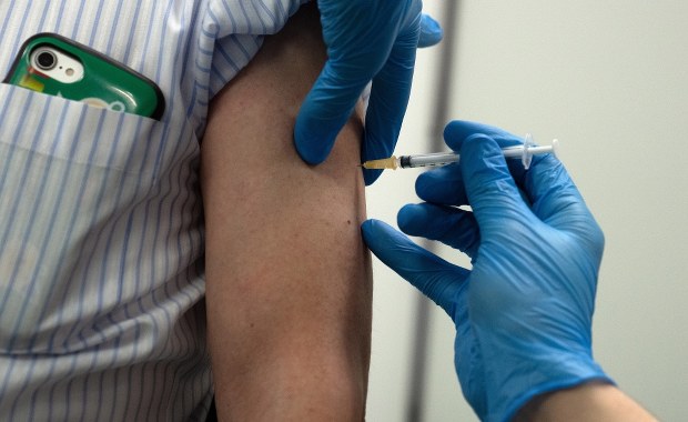 Szczepienia przeciw Covid-19 w aptekach? Możliwe przed wakacjami