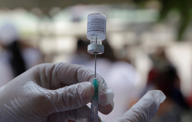 Szczepienia przeciw Covid-19 w Polsce rozpoczęły się pod koniec grudnia 2020 roku /RICARDO MALDONADO ROZO /PAP/EPA