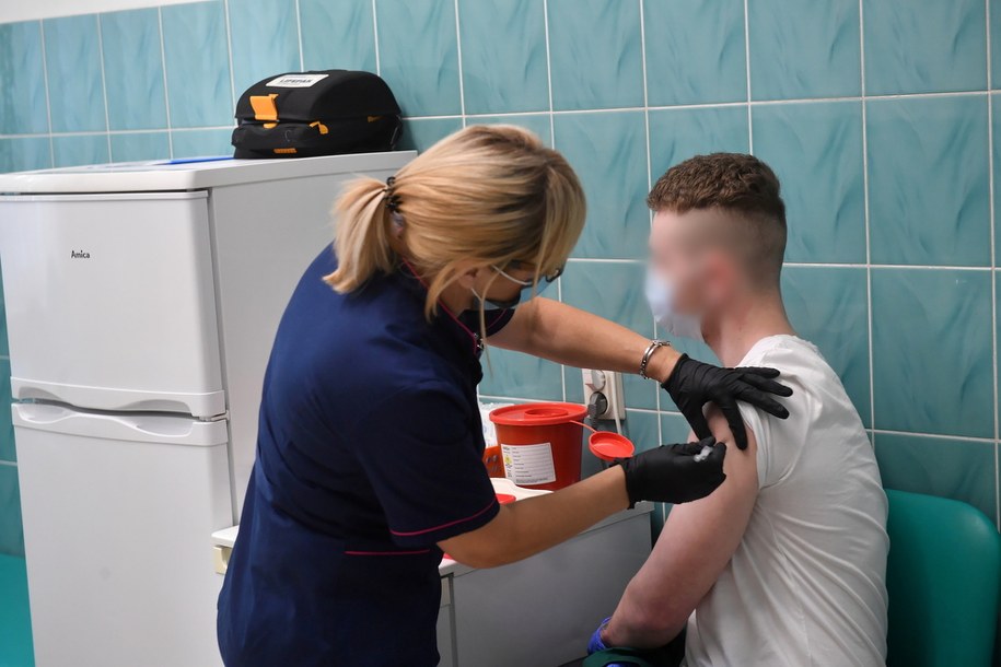 Szczepienia przeciw Covid-19 /Radek Pietruszka /PAP