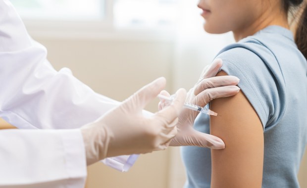 ​Szczepienia przeciwko HPV obowiązkowe dla nastolatków. Będzie opór rodziców?
