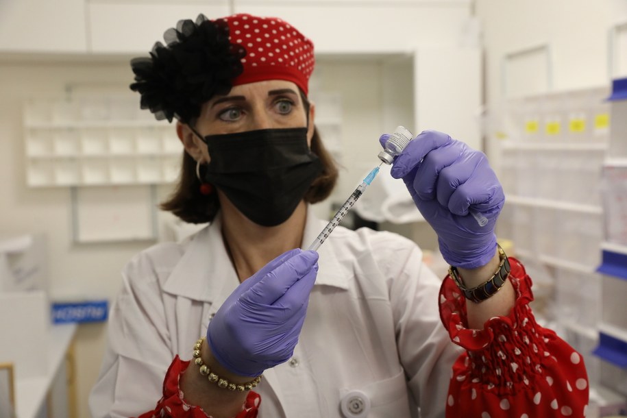 Szczepienia w Izraelu /ABIR SULTAN /PAP/EPA