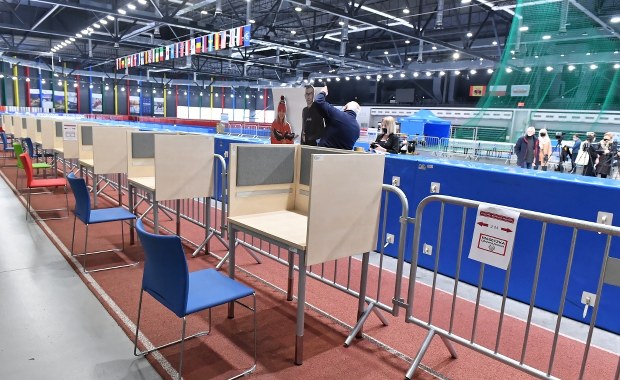 Szczepienia w zakładach pracy - start się opóźnia