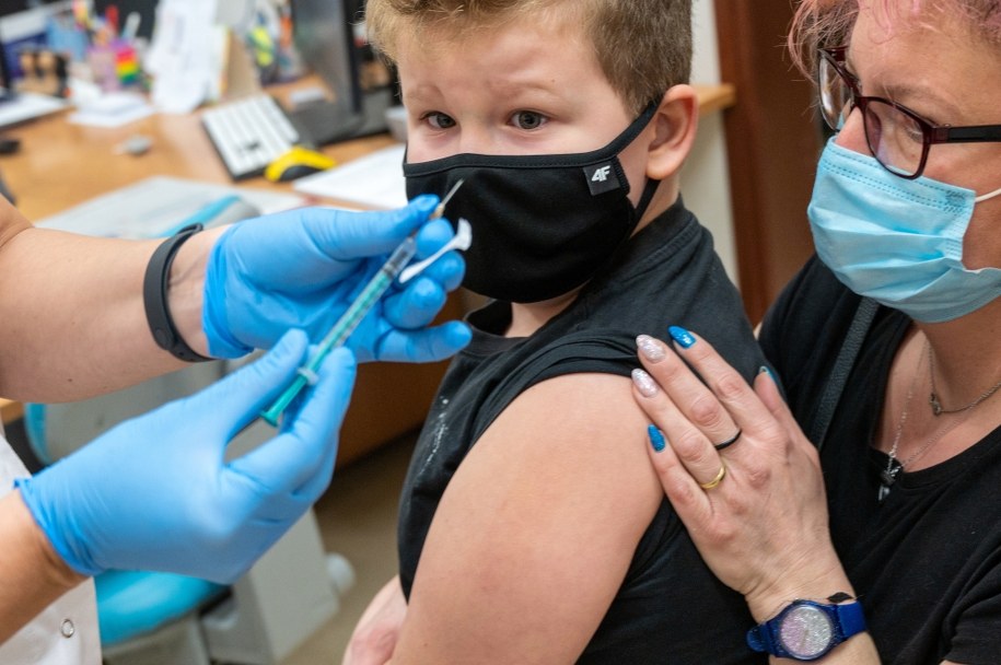 Szczepienie dzieci w wieku 5-11 lat przeciw Covid-19 /	Grzegorz Michałowski   /PAP