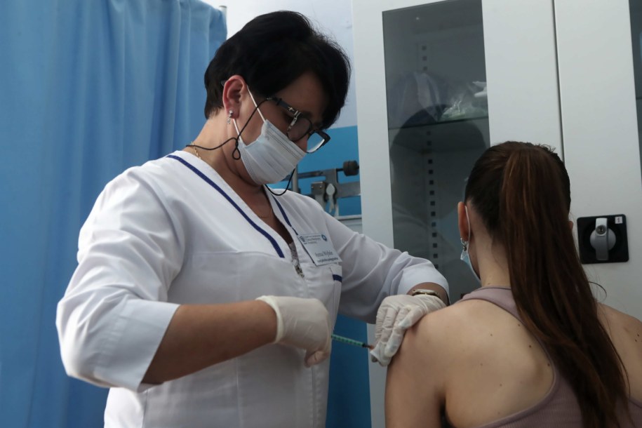 Szczepienie przeciwko Covid-19 /Roman Zawistowski /PAP