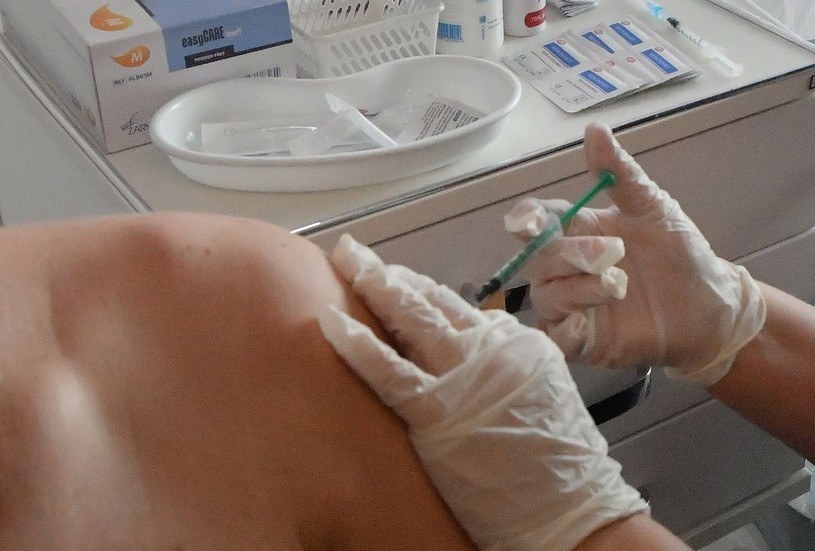 Szczepienie przeciwko COVID-19 /Paweł Murzyn  /East News