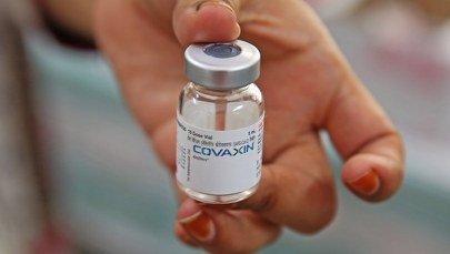 Szczepienie przypominające indyjskim preparatem neutralizuje Omikron i Deltę