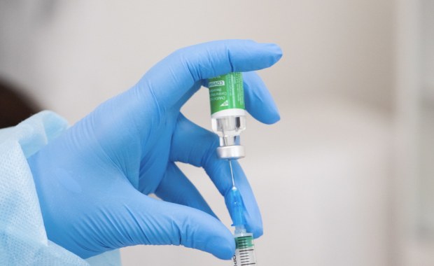 Szczepionka AstryZeneki nawet do 69. roku życia. Rada Medyczna (znów) zmienia rekomendację