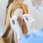 ​Szczepionka dla dzieci wstrzymana w obrocie. GIF wyjaśnia