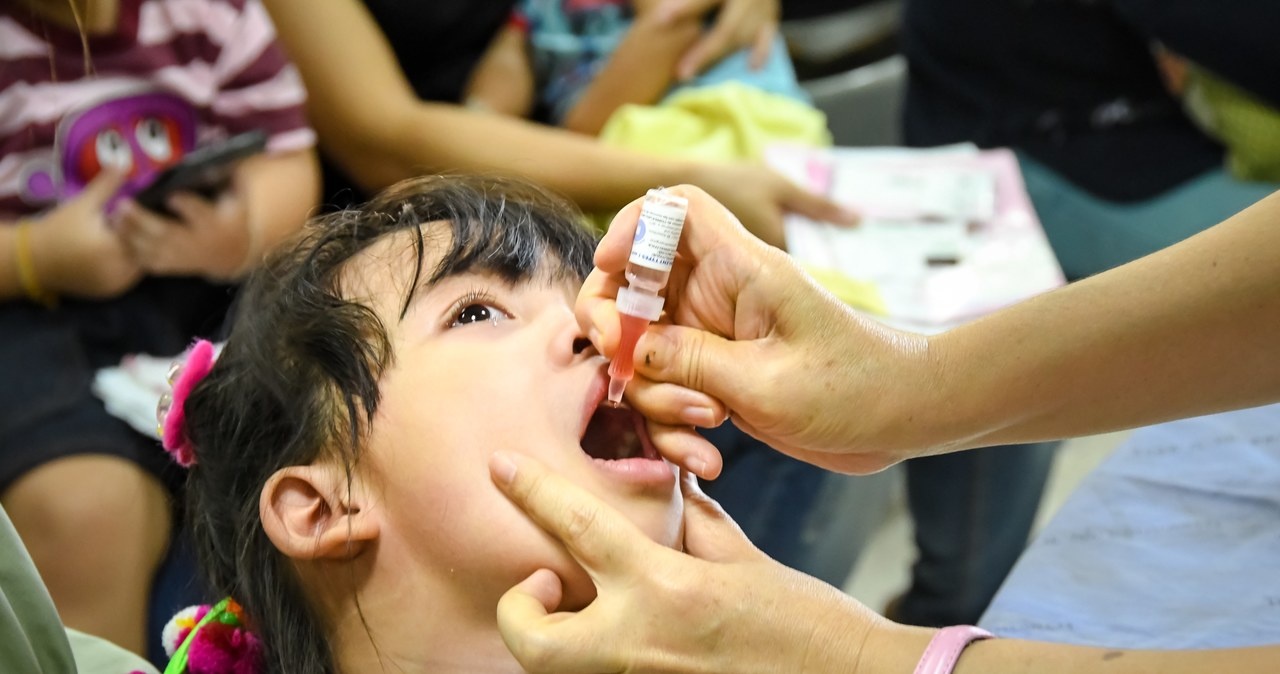 Szczepionka jest jedynym lekarstwem na polio /123RF/PICSEL