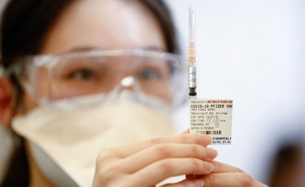 Szczepionka Pfizera a ryzyko problemów sercowo-naczyniowych. Wyniki badań