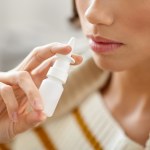 Szczepionka przeciw COVID-19 w formie sprayu do nosa? Badania w toku